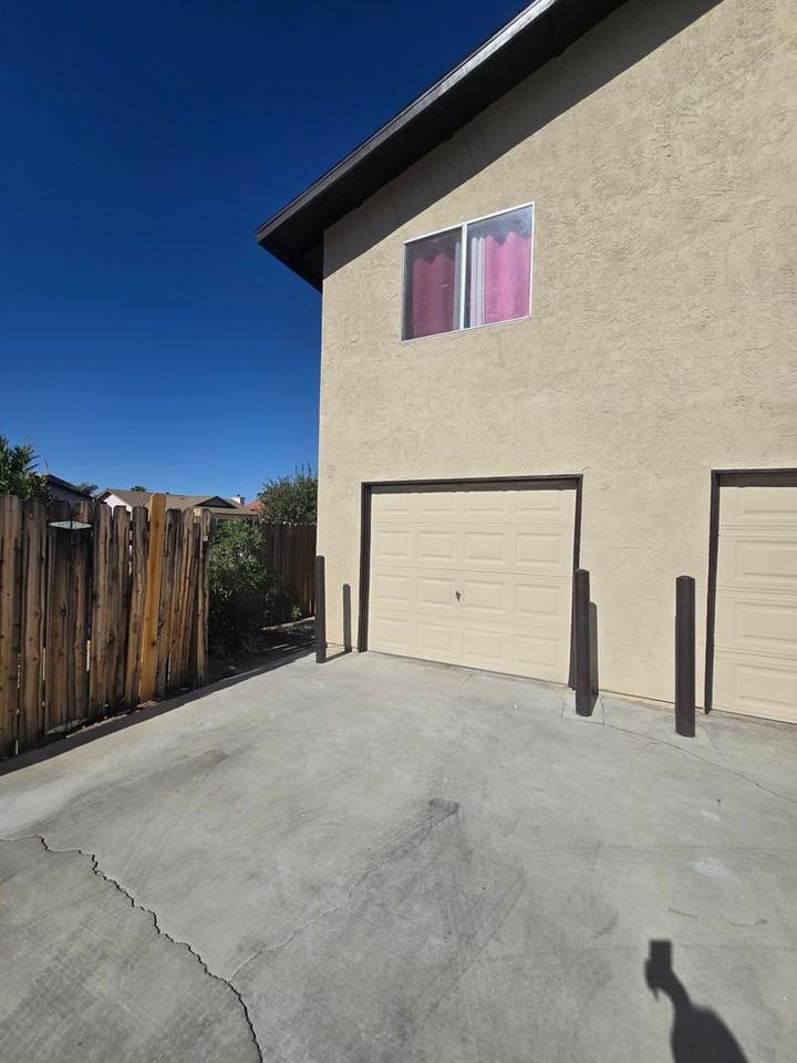 801 Capehart Ct - Photo 2 of 24