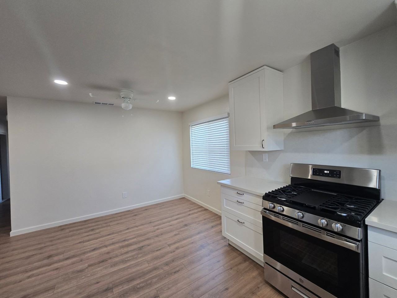 801 Capehart Ct - Photo 5 of 24