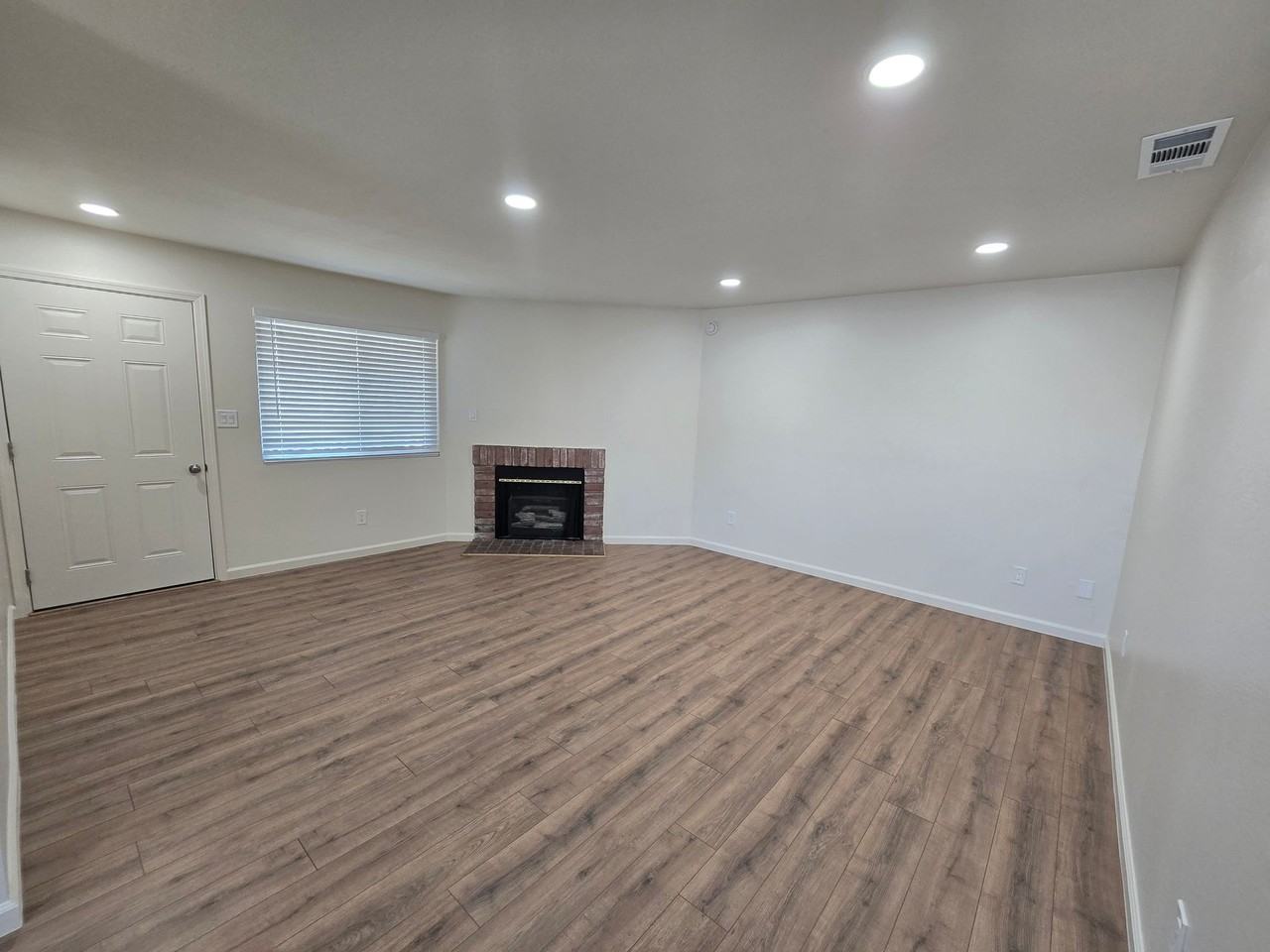 801 Capehart Ct - Photo 7 of 24