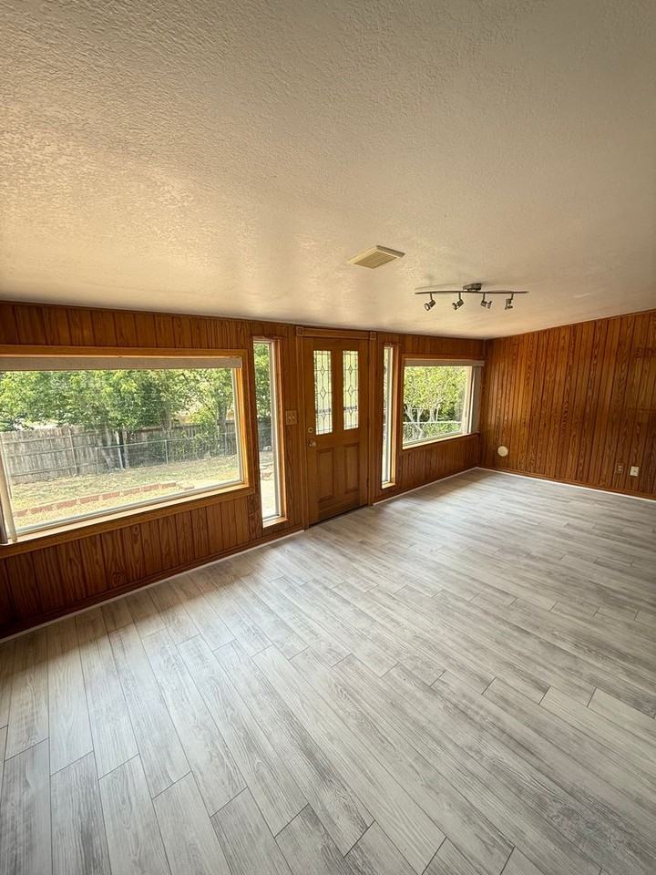1001 Traci Dr - Photo 3 of 11