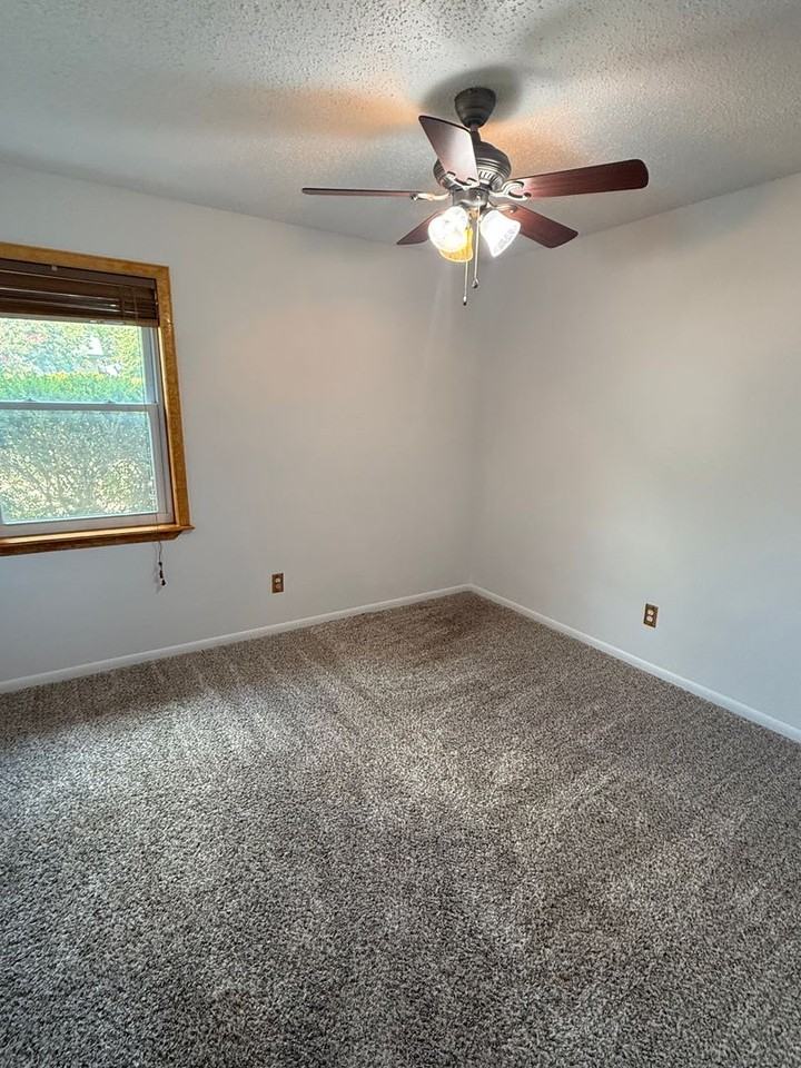 1001 Traci Dr - Photo 6 of 11