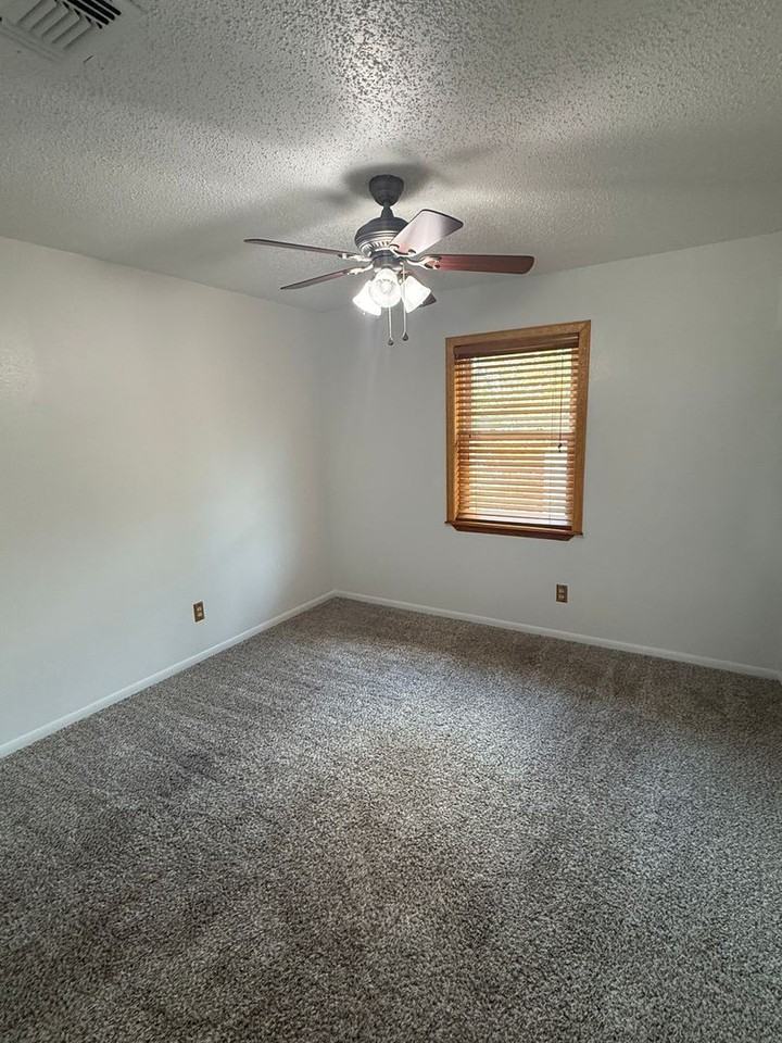 1001 Traci Dr - Photo 7 of 11