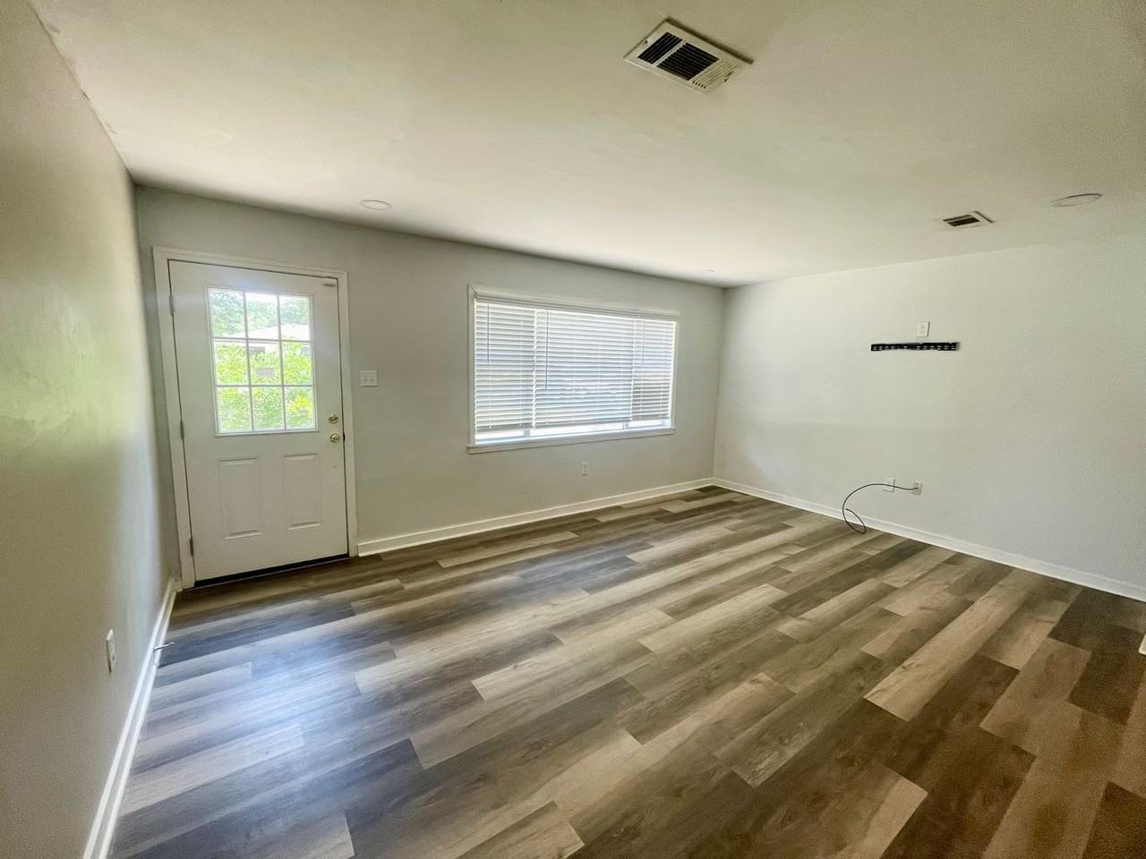235 Baugh St - Photo 4 of 11