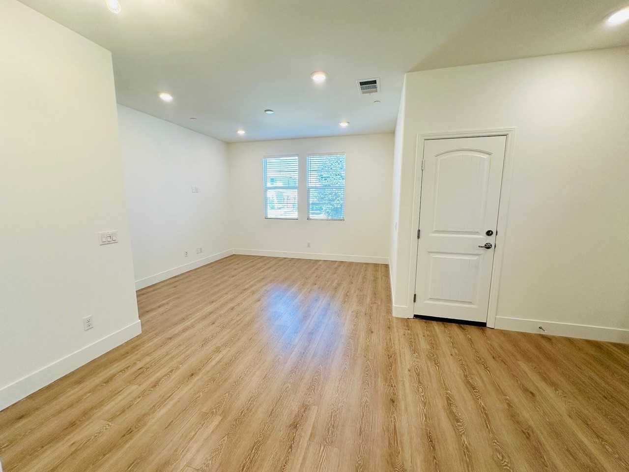 10964 Roble St #2 - Photo 4 of 25