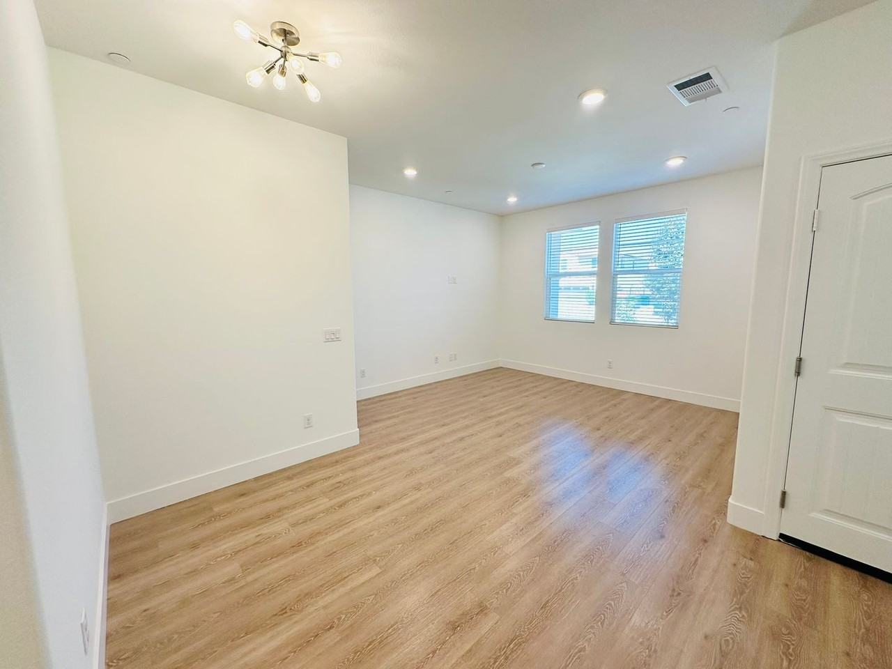 10964 Roble St #2 - Photo 5 of 25