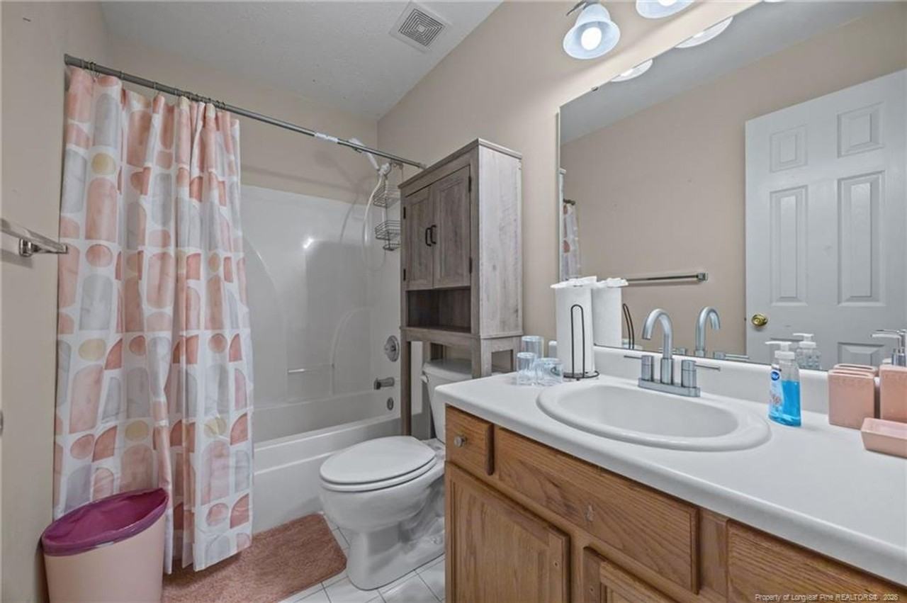 3805 Sunchase Dr - Photo 4 of 41