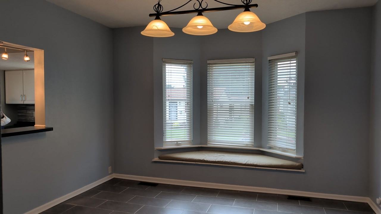 1300 36th St - Photo 3 of 21