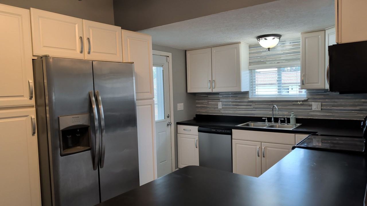 1300 36th St - Photo 4 of 21