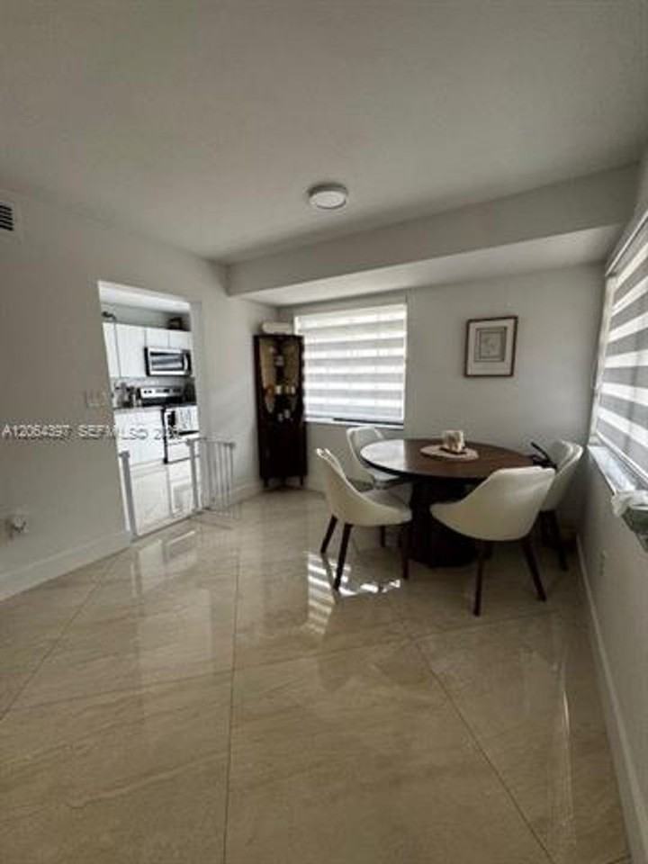 15375 15375 SW 105th Ln th 4 - Photo 3 of 17