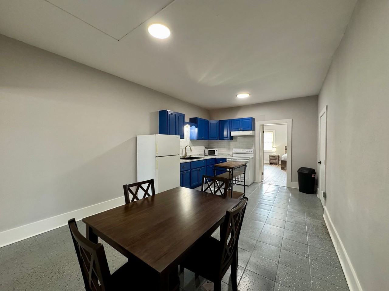 110 N Mecklenburg Ave - Photo 3 of 9