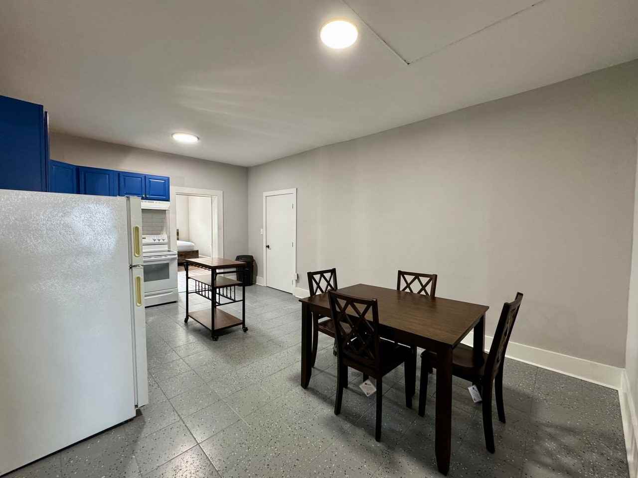 110 N Mecklenburg Ave - Photo 4 of 9