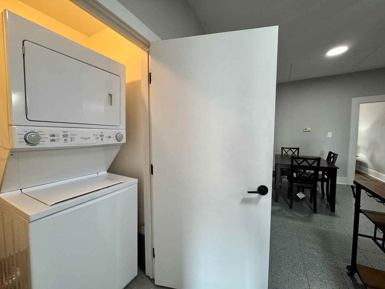 110 N Mecklenburg Ave - Photo 5 of 9