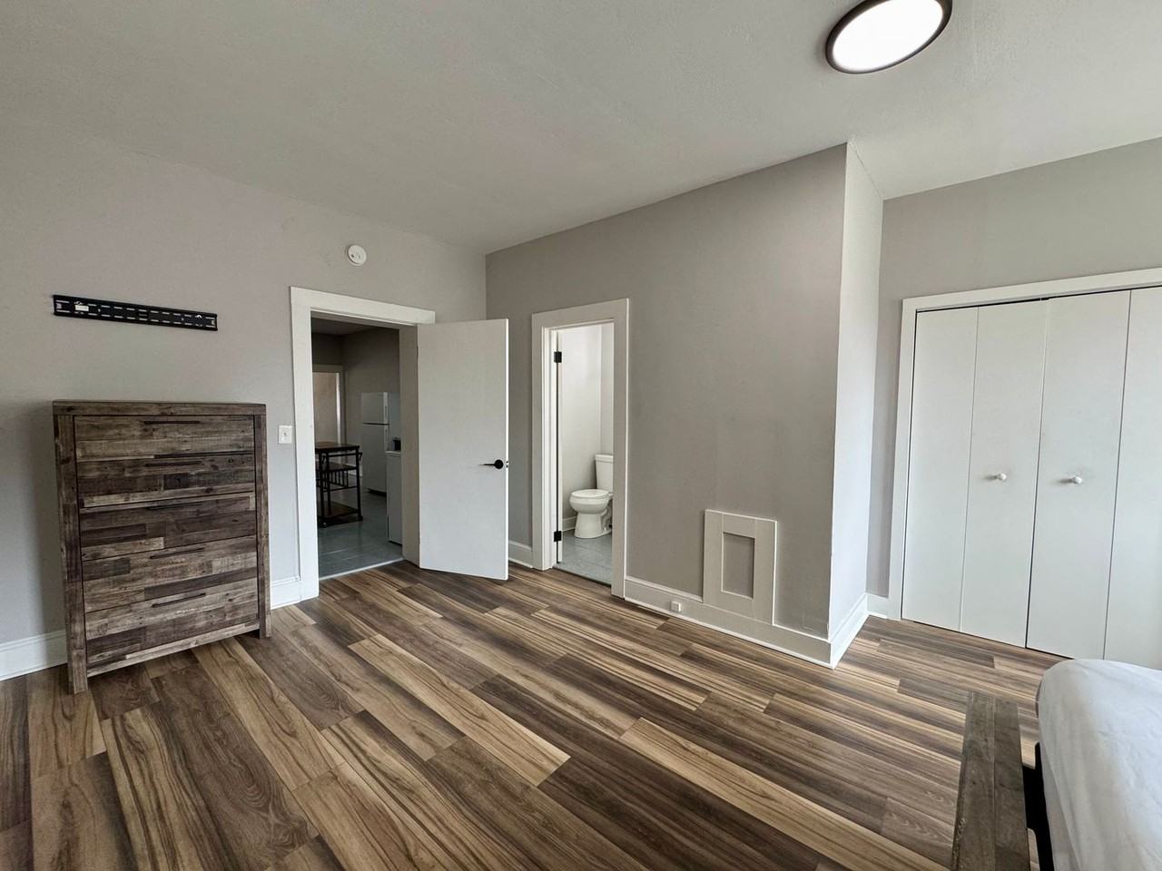 110 N Mecklenburg Ave - Photo 7 of 9