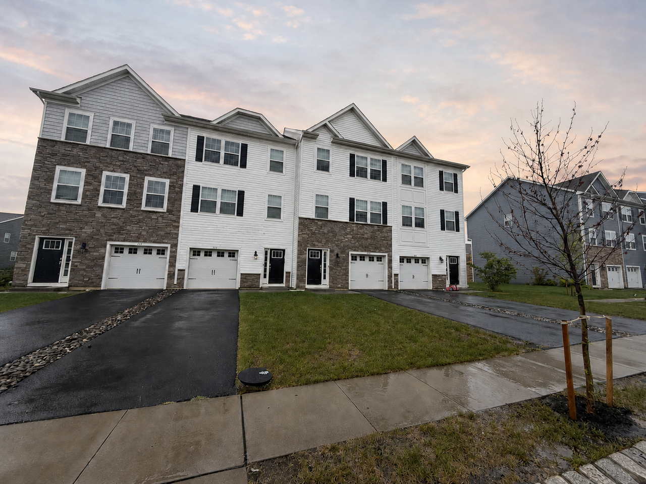 310 Mantoloking Dr - Photo 4 of 16