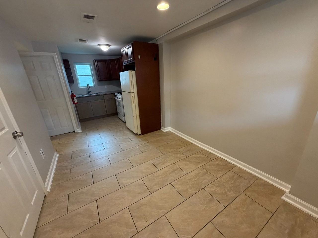12 Borden Ave - Photo 4 of 10