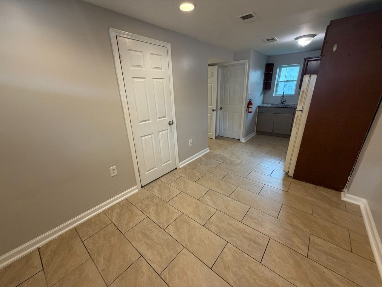 12 Borden Ave - Photo 5 of 10