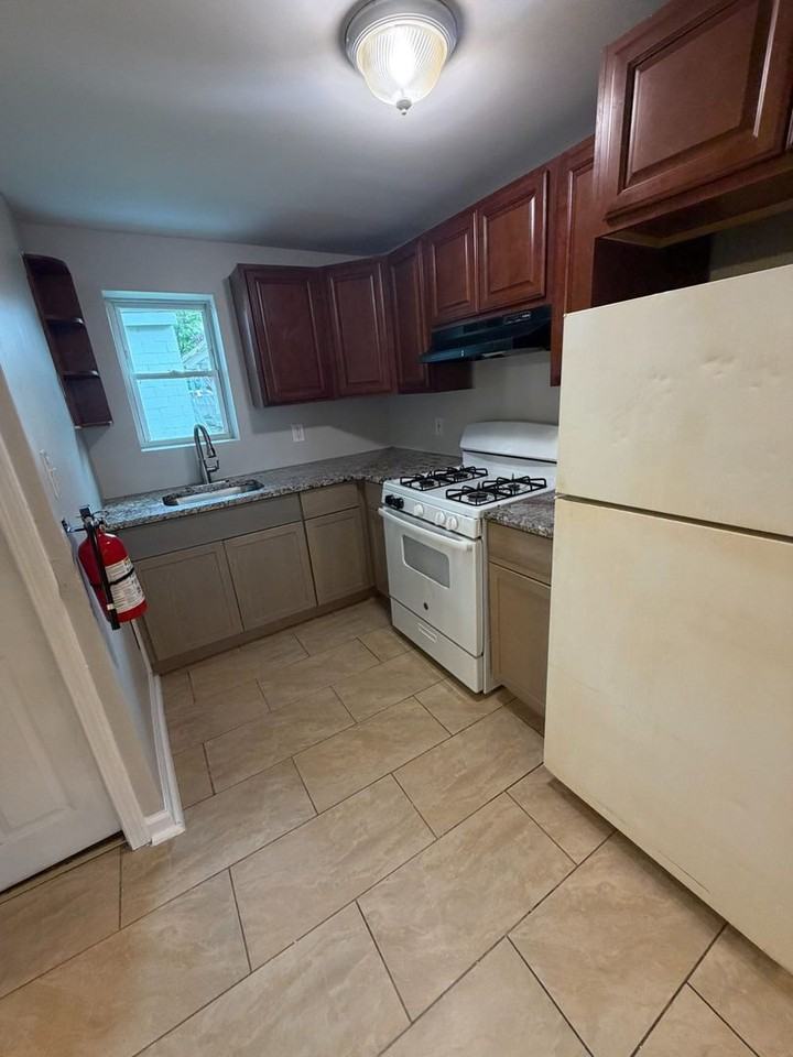 12 Borden Ave - Photo 7 of 10