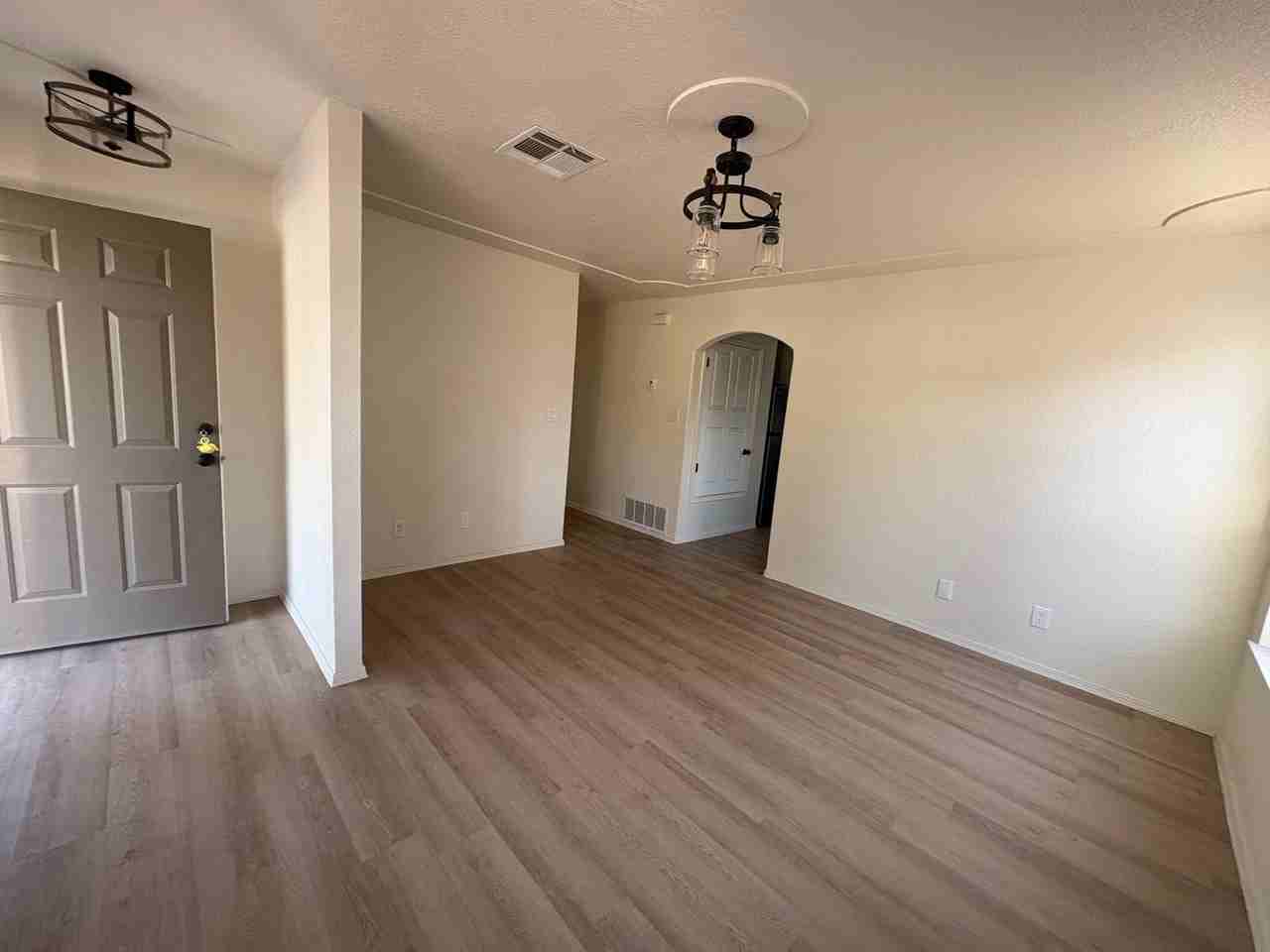 312 11th St - Photo 2 of 9