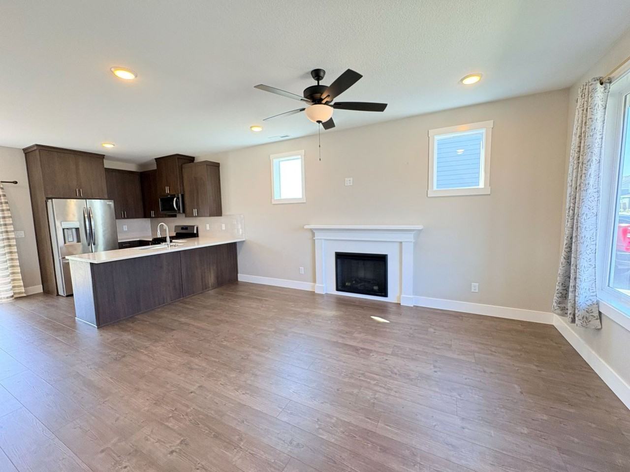 5578 49th Ave Ne - Photo 2 of 20