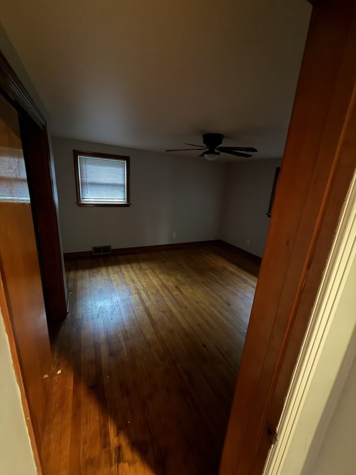 726 S Main St - Photo 2 of 6