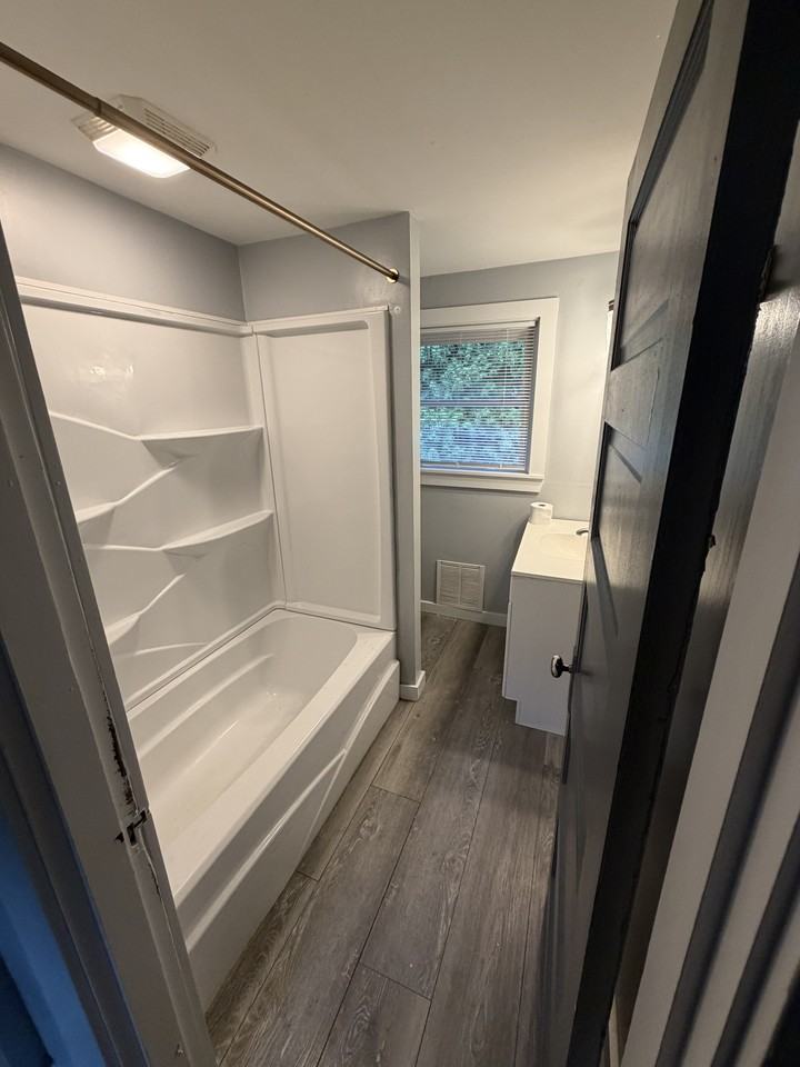 726 S Main St - Photo 3 of 6