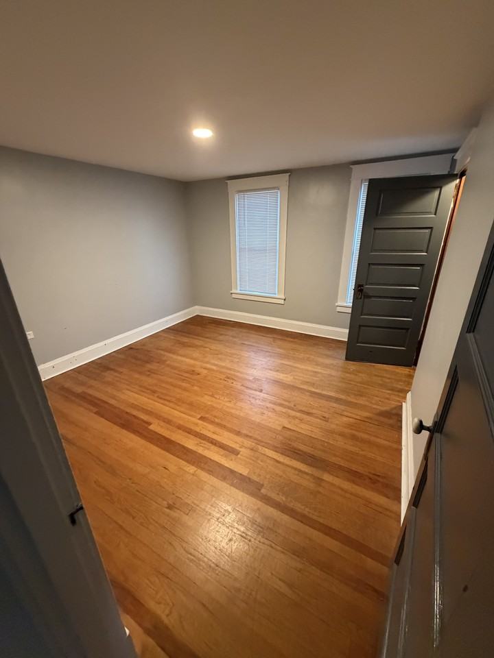 726 S Main St - Photo 5 of 6