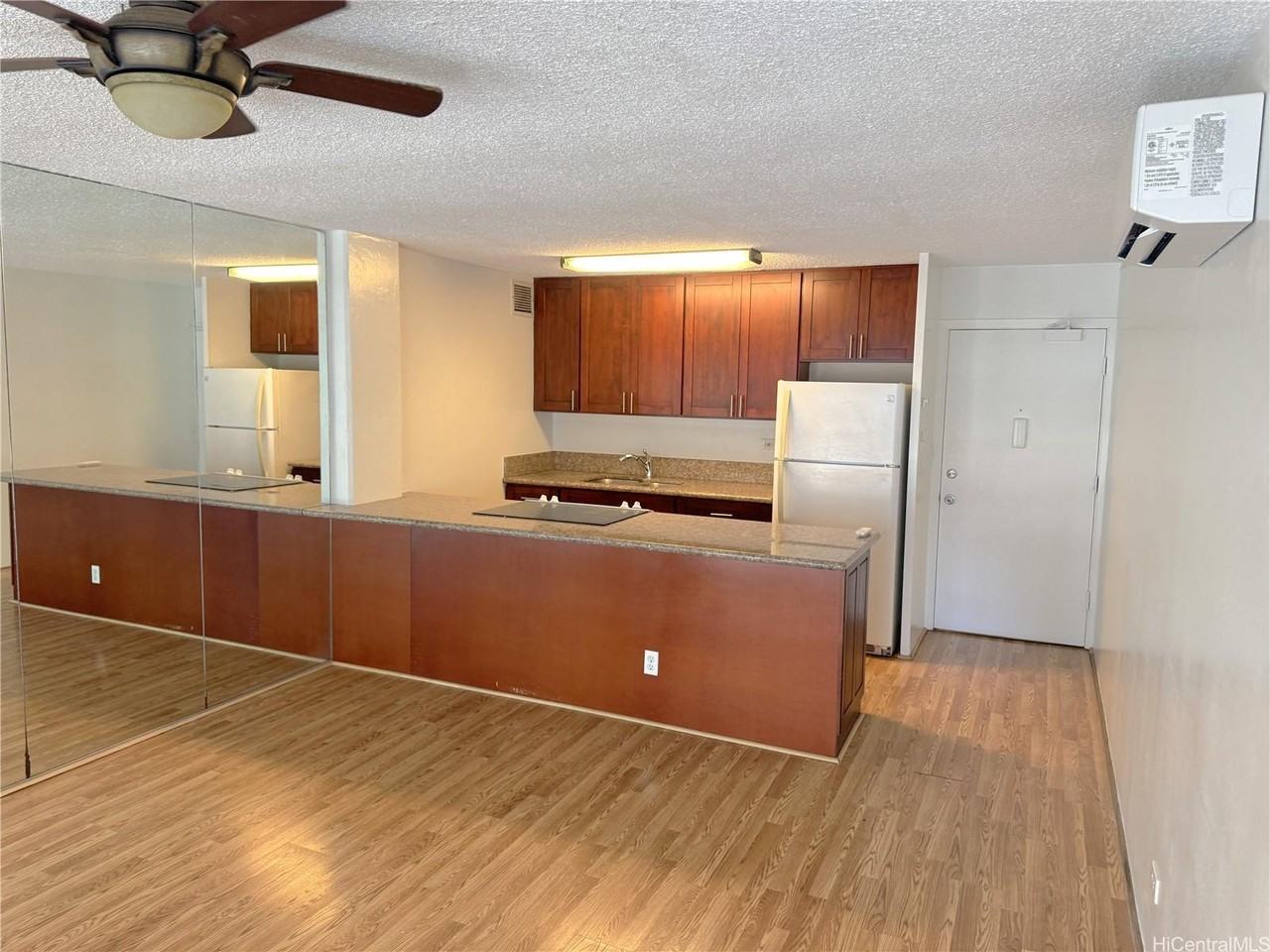 411 Kaiolu St #503 - Photo 3 of 23