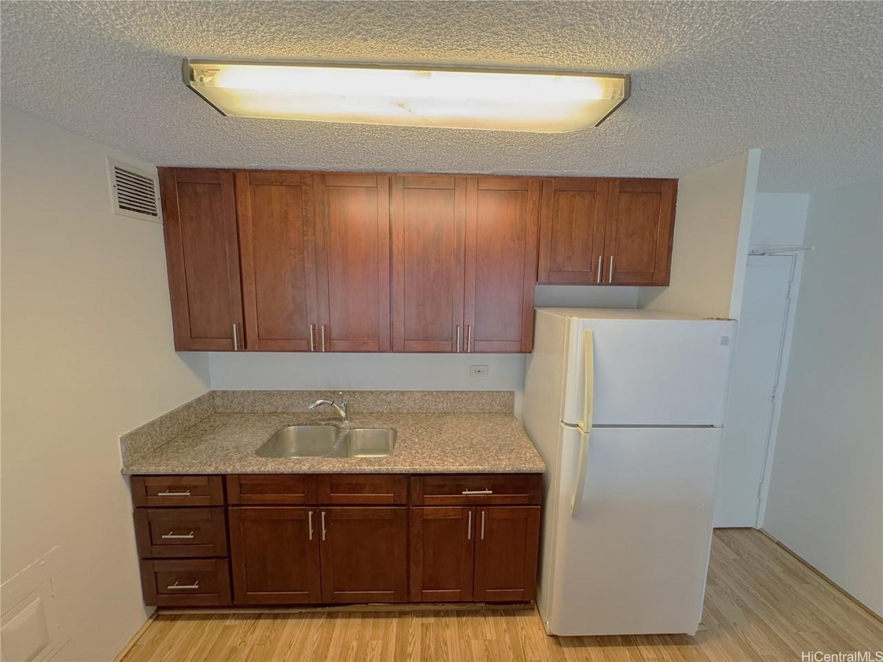 411 Kaiolu St #503 - Photo 4 of 23