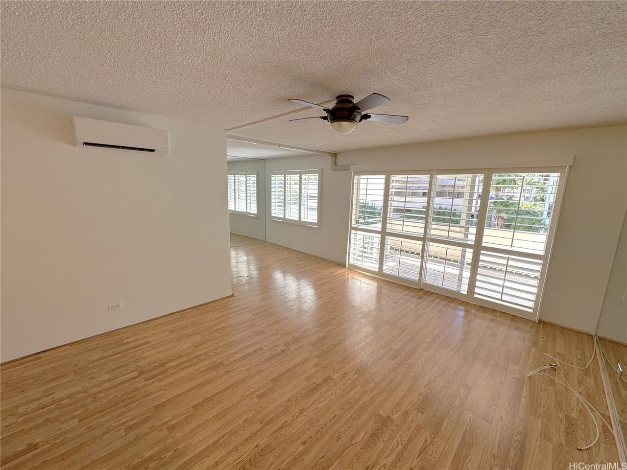 411 Kaiolu St #503 - Photo 6 of 23