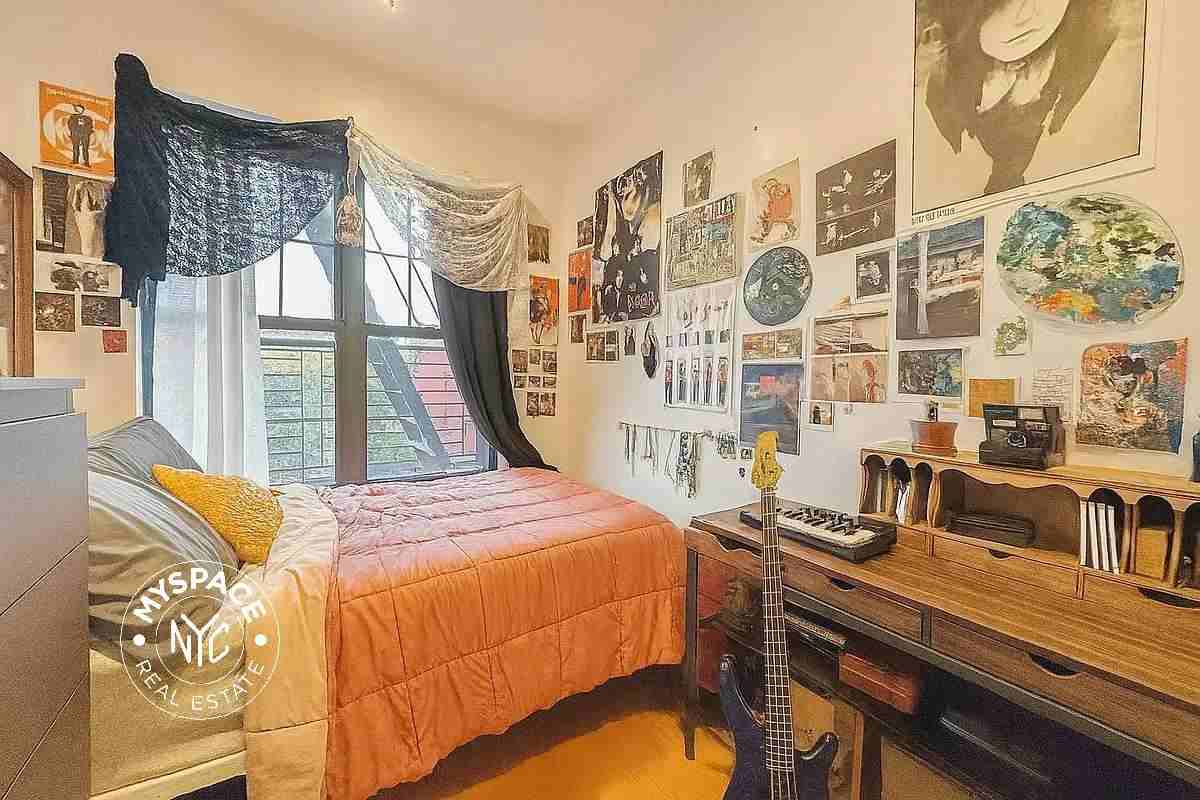 245 Jefferson St #3R - Photo 4 of 8