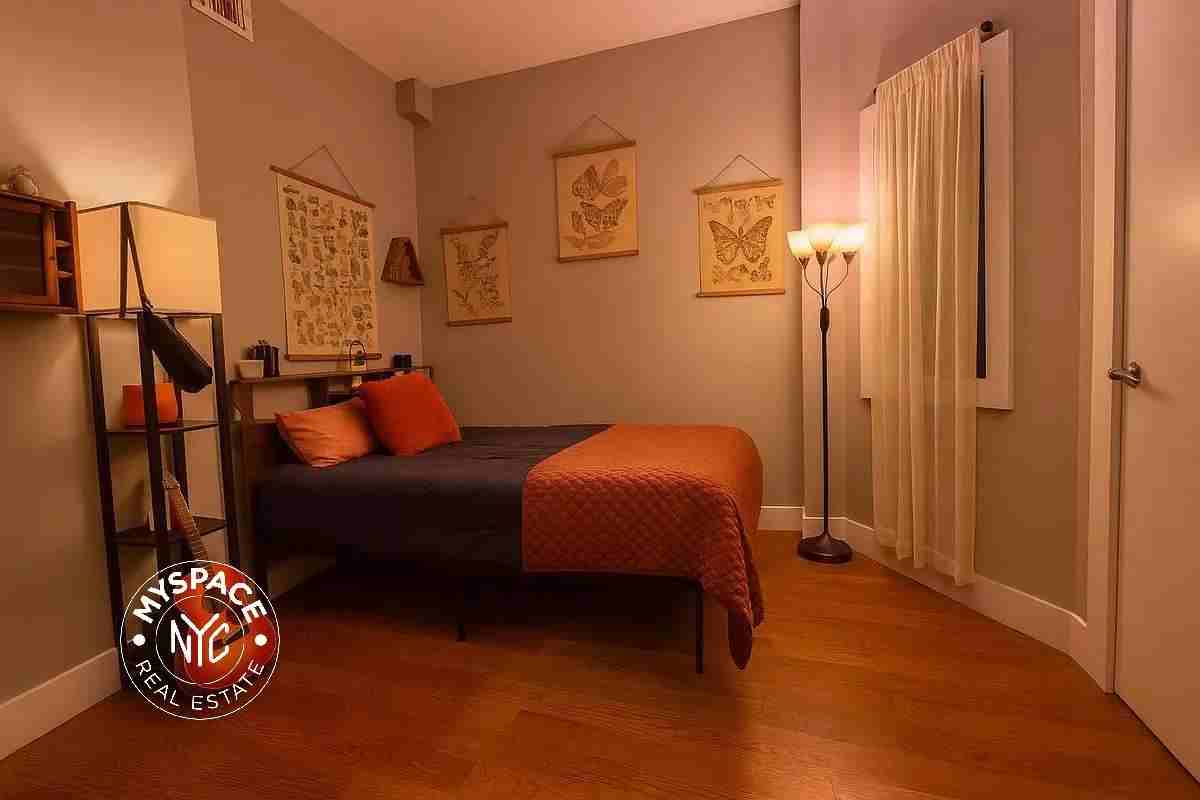 245 Jefferson St #3R - Photo 5 of 8