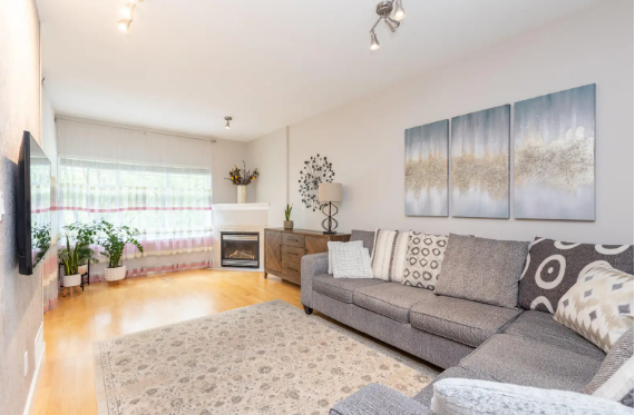 2733 Parkway Drive - Photo 6 of 16