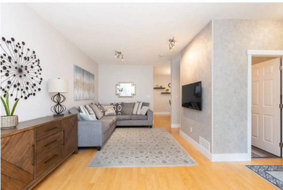 2733 Parkway Drive - Photo 5 of 16