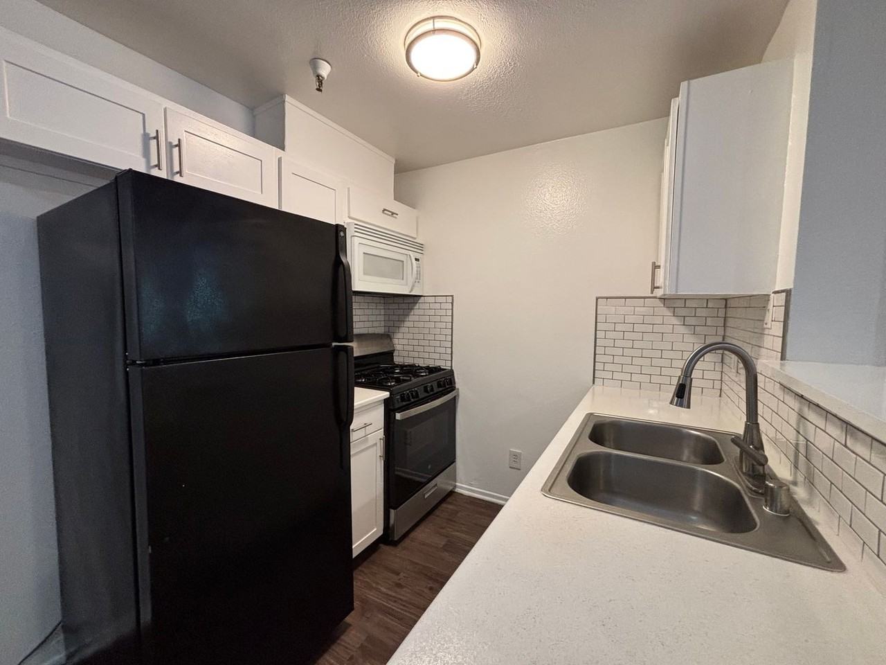700 S. Berendo Ave - Photo 7 of 21