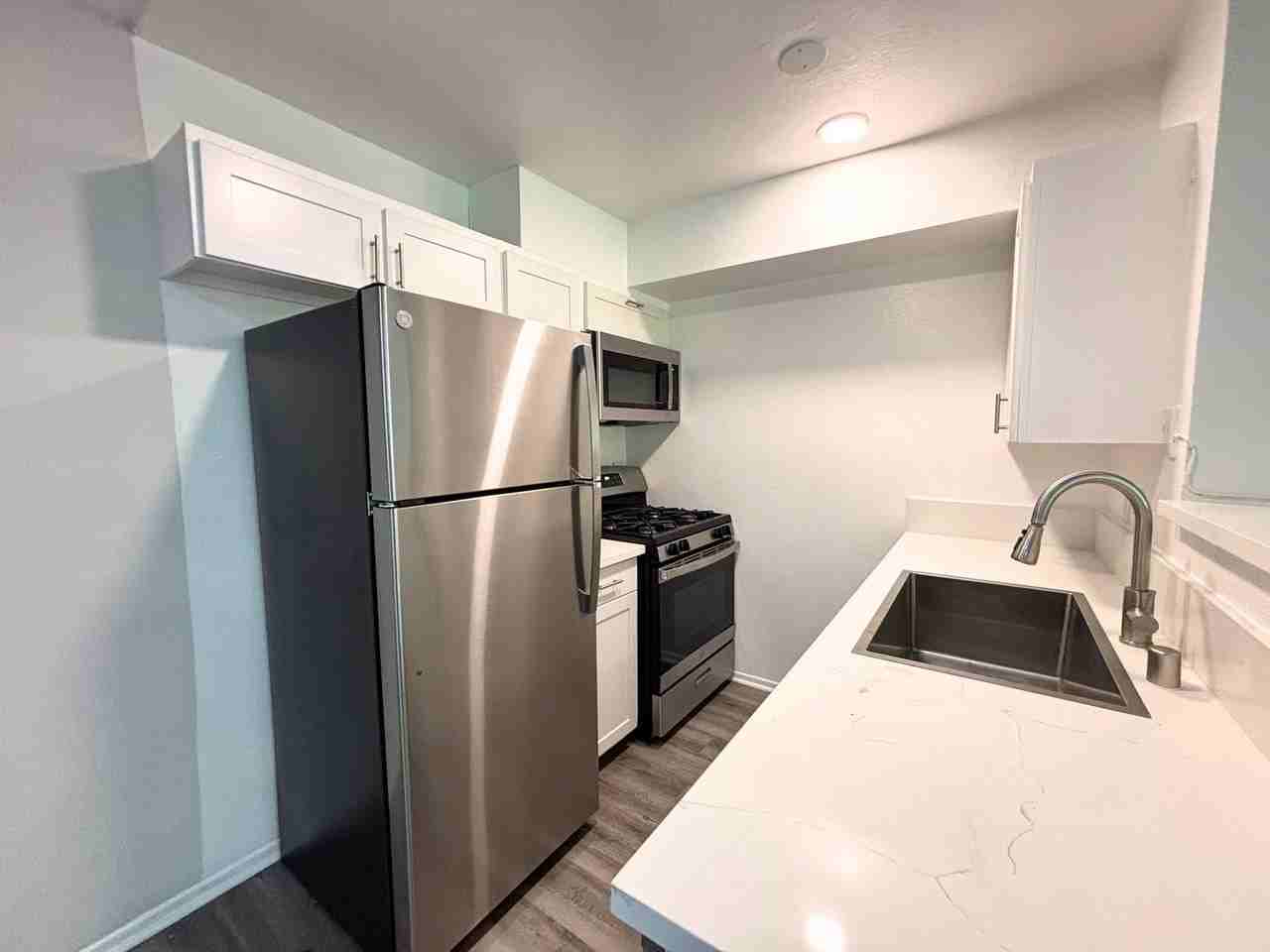 700 S. Berendo Ave - Photo 7 of 24