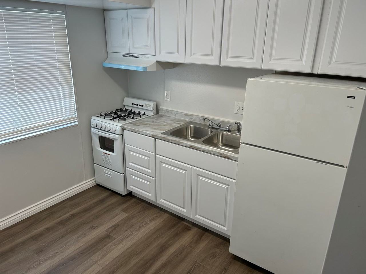 838 N Azusa Ave #07 - Photo 6 of 8
