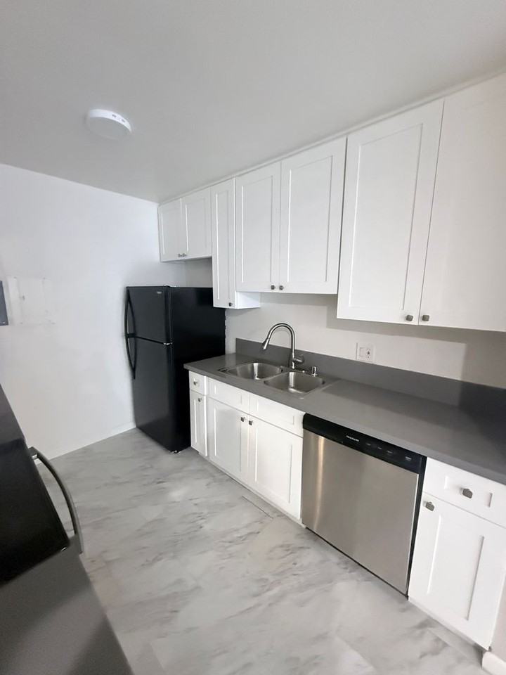 1 Month Free! Renovated Units in Central Van Nuys - Photo 7 of 28