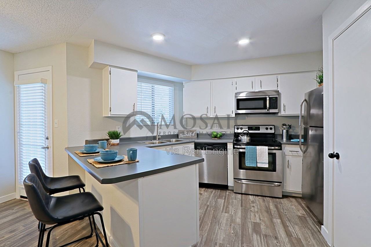1818 N 40th St #114 - Photo 2 of 9