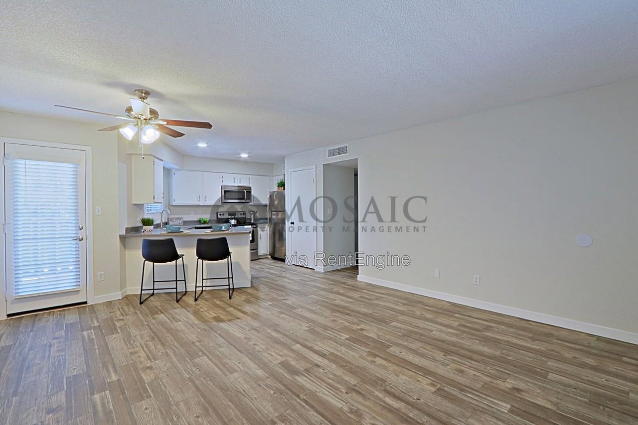 1818 N 40th St #114 - Photo 4 of 9