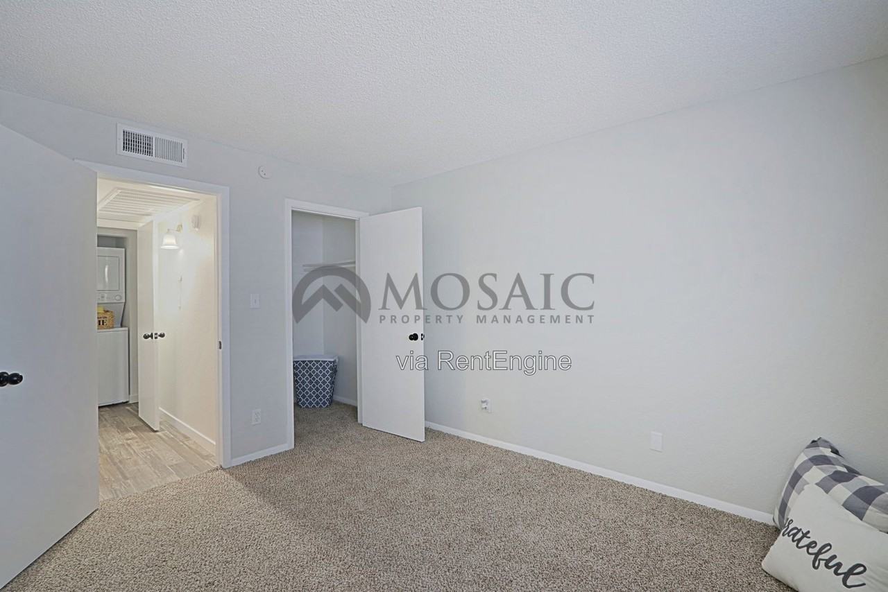 1818 N 40th St #114 - Photo 5 of 9