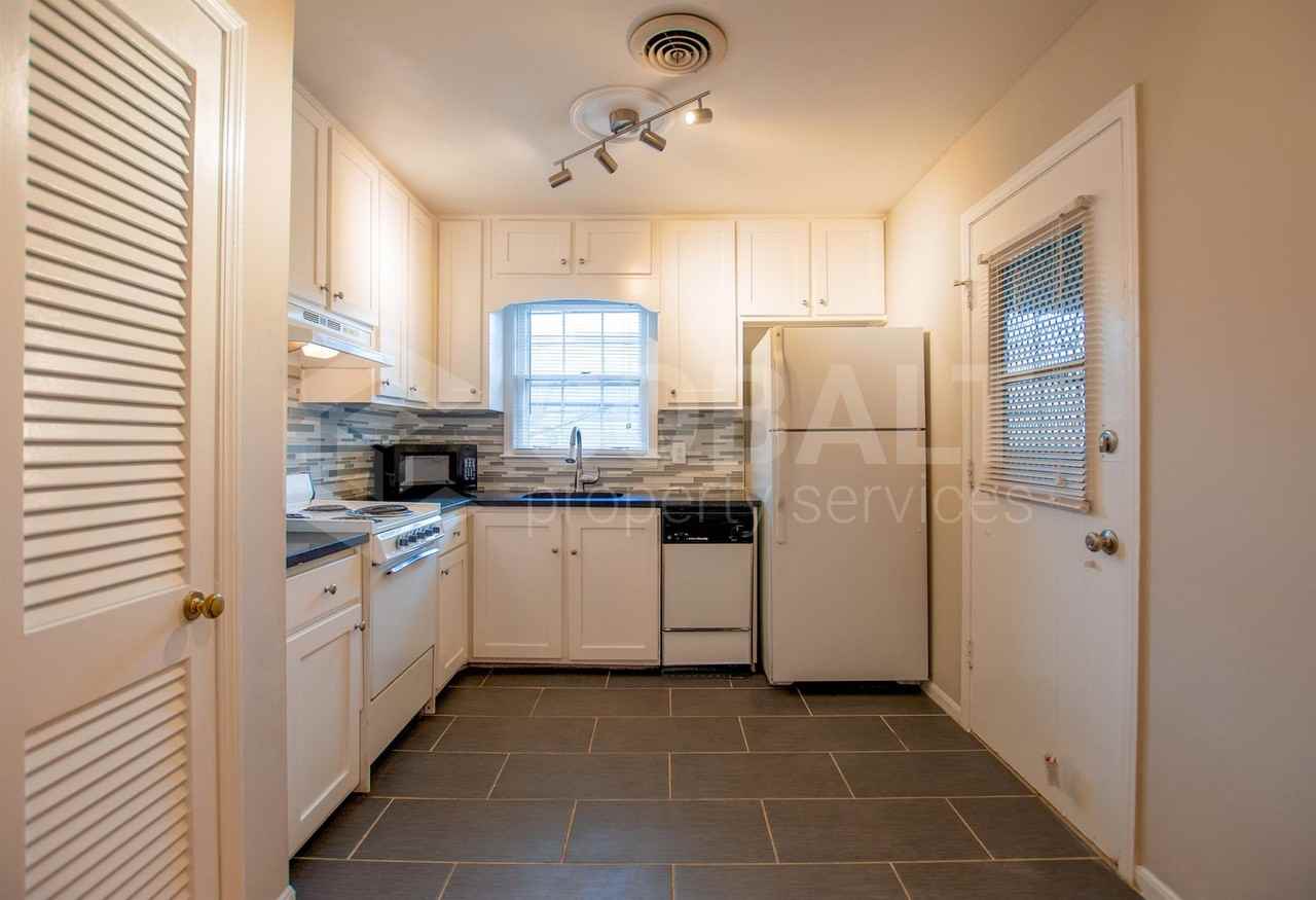 3607 Roxboro Rd Ne #08 - Photo 2 of 17
