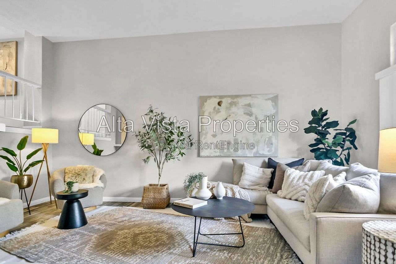 4082 Mahaila Ave #E - Photo 3 of 36