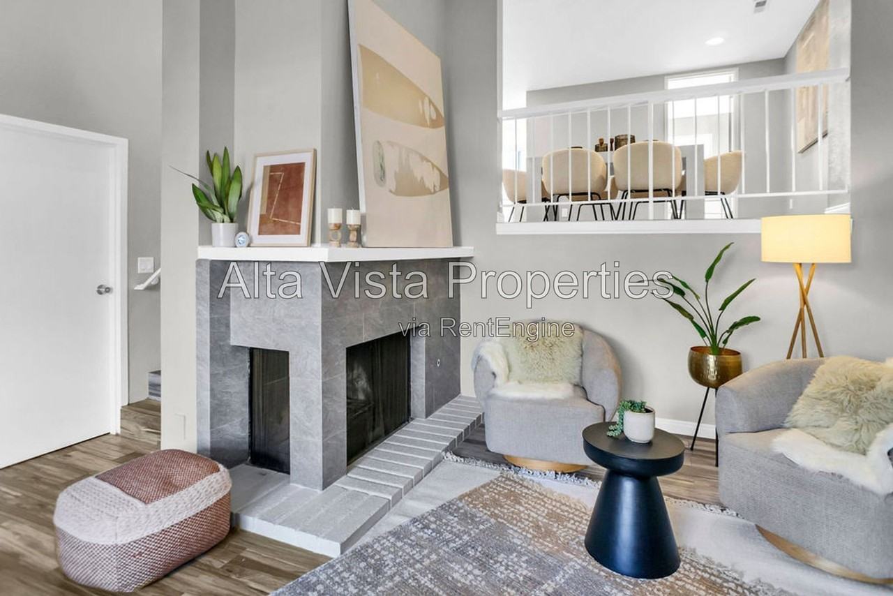 4082 Mahaila Ave #E - Photo 5 of 36