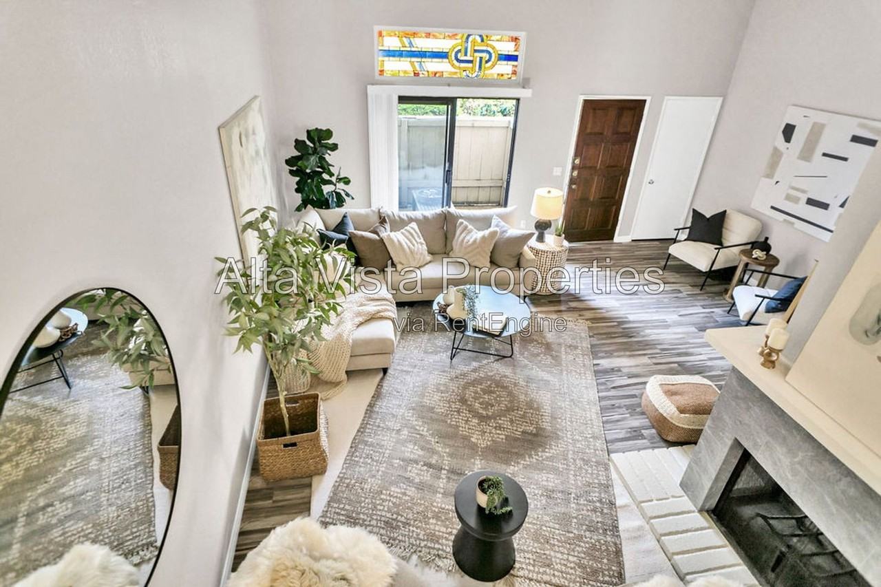 4082 Mahaila Ave #E - Photo 6 of 36