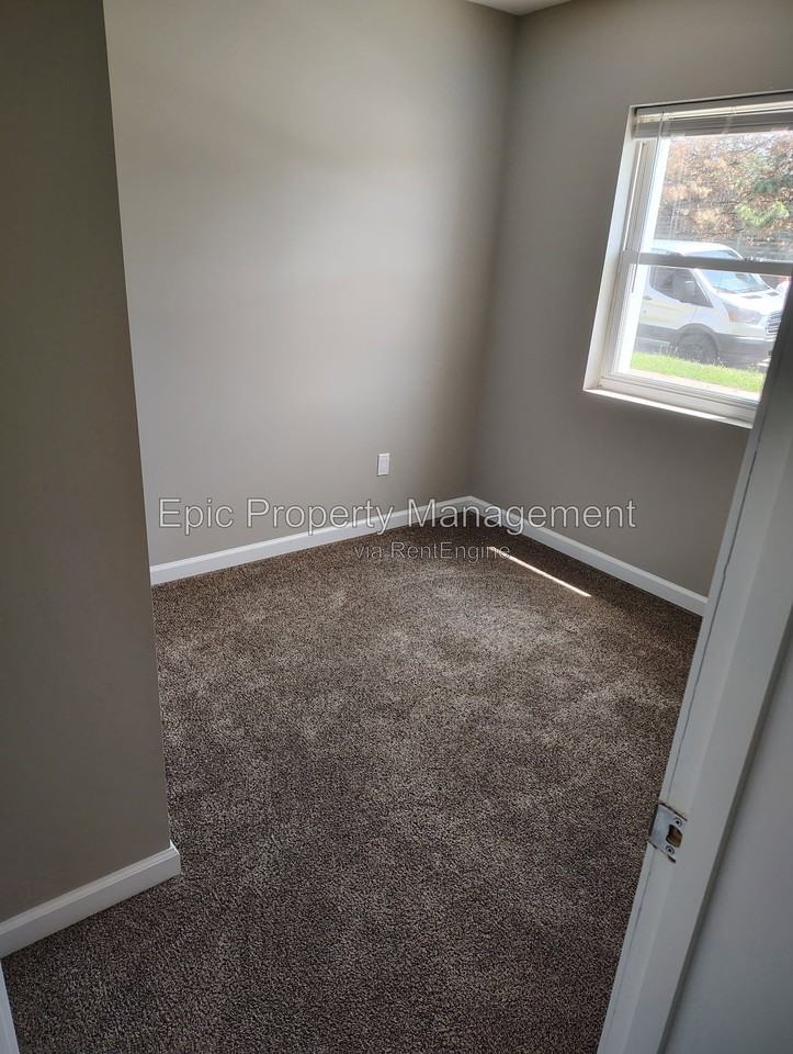 6747 Ford Ave - Photo 6 of 9