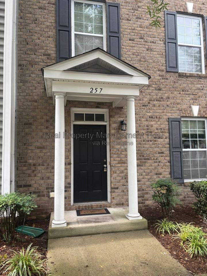 257 Carnelian St - Photo 2 of 33