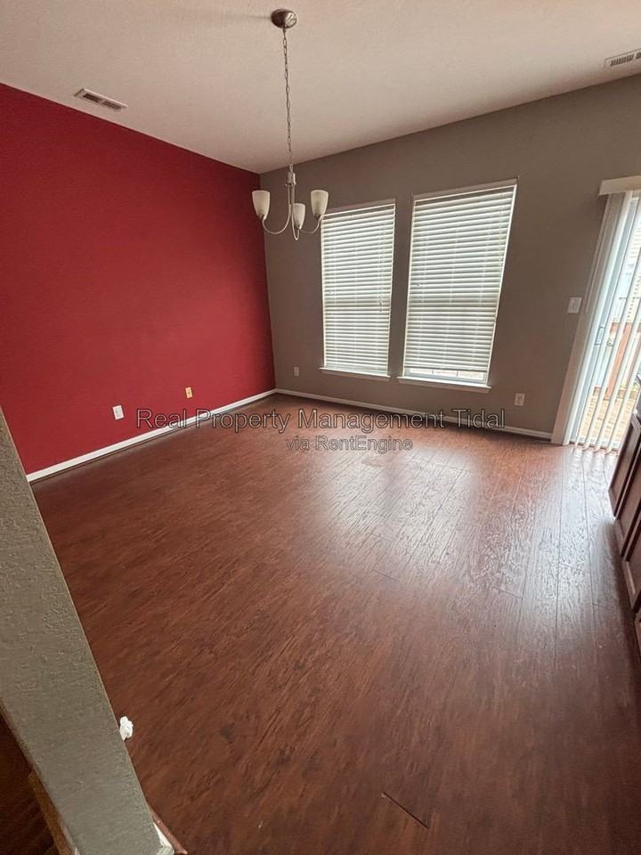 257 Carnelian St - Photo 4 of 33