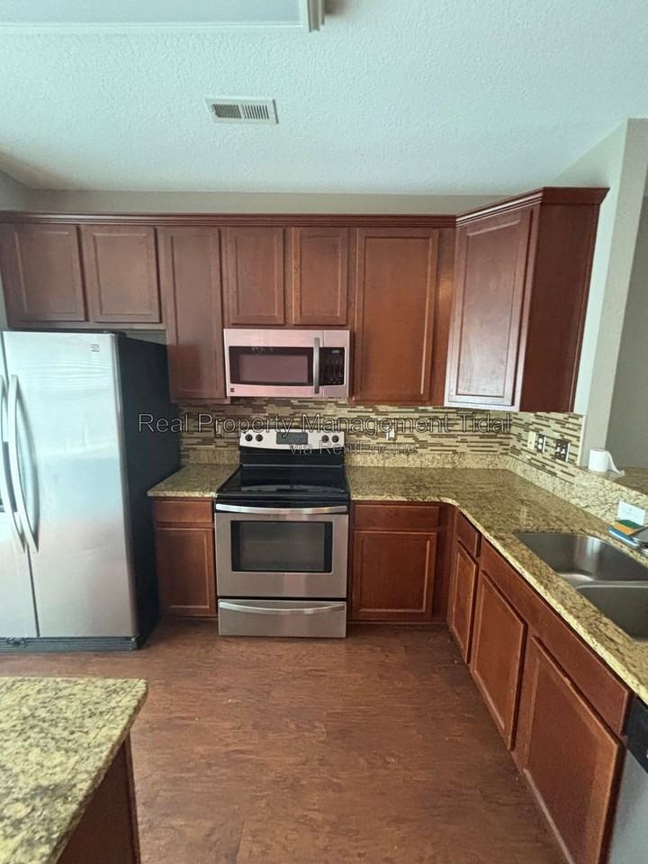 257 Carnelian St - Photo 6 of 33