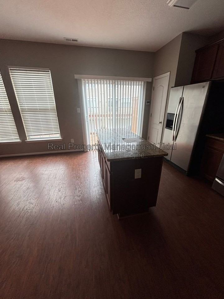 257 Carnelian St - Photo 7 of 33