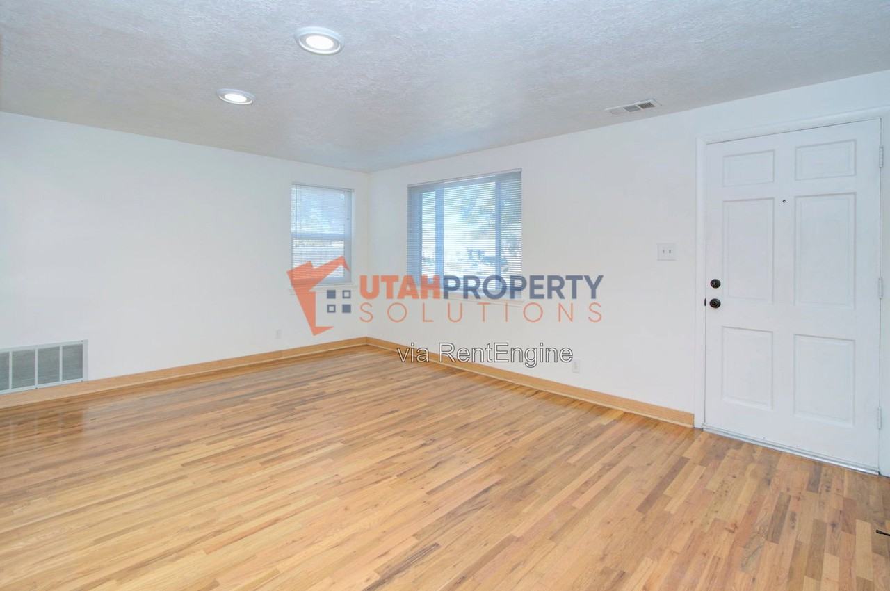 860 E Vics Rd - Photo 6 of 23
